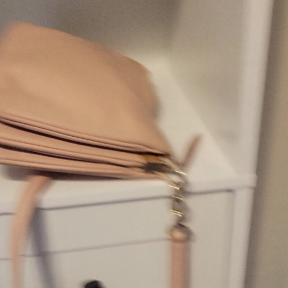 Kate Spade Chic peach Leather Crossbody Bag full zip close adjustable strap